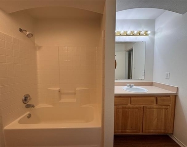 414 N Jackson Avenue - Photo Thumbnail 16