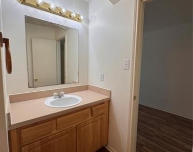 414 N Jackson Avenue - Photo Thumbnail 17