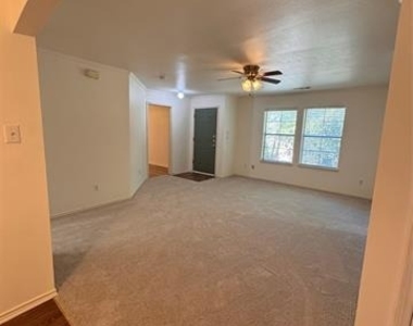 414 N Jackson Avenue - Photo Thumbnail 6