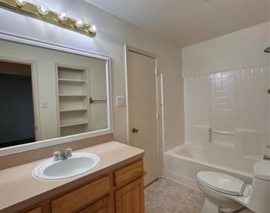 414 N Jackson Avenue - Photo Thumbnail 20