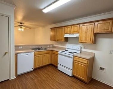 414 N Jackson Avenue - Photo Thumbnail 9