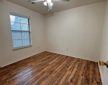 414 N Jackson Avenue - Photo Thumbnail 18