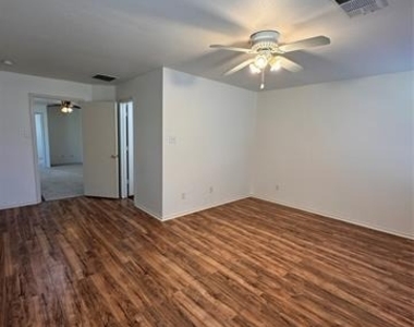 414 N Jackson Avenue - Photo Thumbnail 13