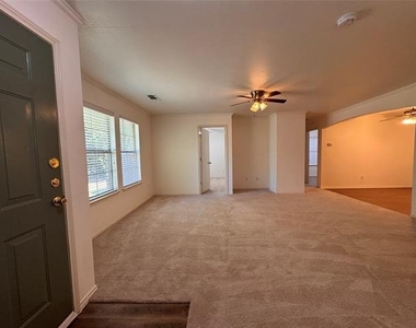 414 N Jackson Avenue - Photo Thumbnail 4