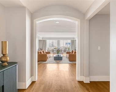 3401 Lee Parkway - Photo Thumbnail 1