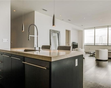 2200 Victory Avenue - Photo Thumbnail 12