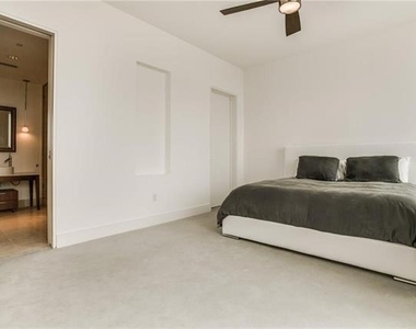 2200 Victory Avenue - Photo Thumbnail 15