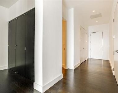 2200 Victory Avenue - Photo Thumbnail 1