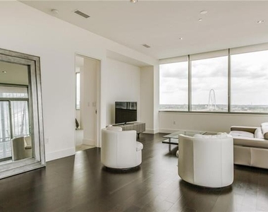 2200 Victory Avenue - Photo Thumbnail 3