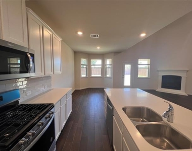 11240 Aspen Trail - Photo Thumbnail 10