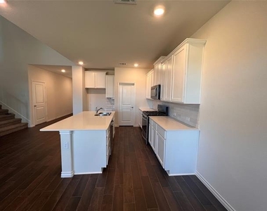 11240 Aspen Trail - Photo Thumbnail 9