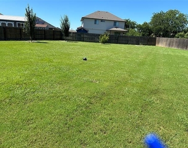 5301 Flatiron Drive - Photo Thumbnail 8