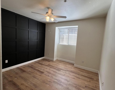5303 N 7th Street - Photo Thumbnail 5
