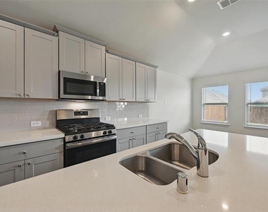 837 Amberwood Court - Photo Thumbnail 10