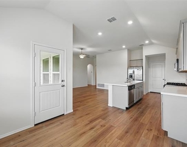 837 Amberwood Court - Photo Thumbnail 16