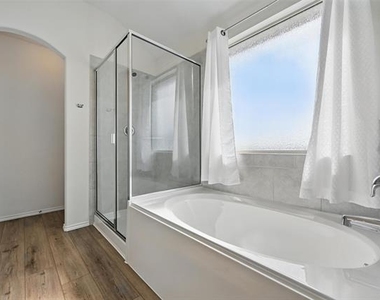 837 Amberwood Court - Photo Thumbnail 19