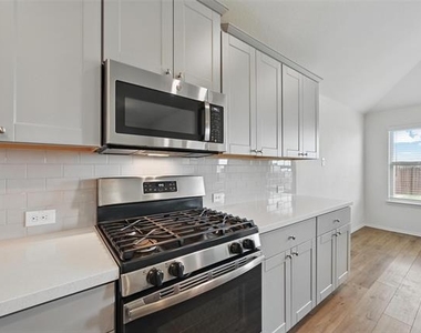 837 Amberwood Court - Photo Thumbnail 11