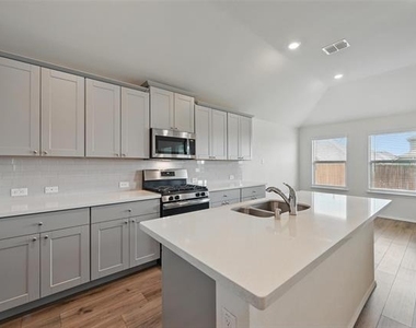 837 Amberwood Court - Photo Thumbnail 8