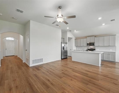 837 Amberwood Court - Photo Thumbnail 5