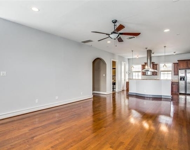 3405 Bryan Street - Photo Thumbnail 2