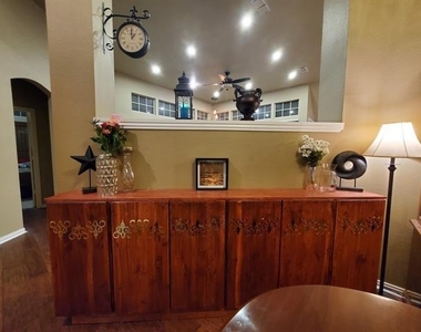 3300 Glenmoor Drive - Photo Thumbnail 11