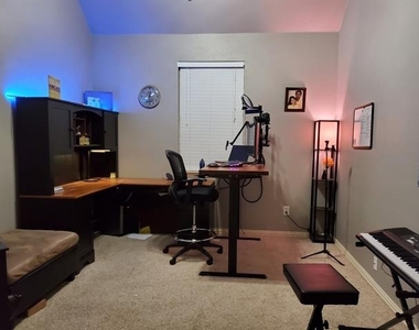 3300 Glenmoor Drive - Photo Thumbnail 7