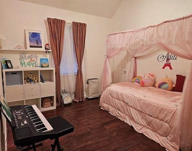 3300 Glenmoor Drive - Photo Thumbnail 15