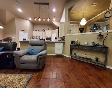 3300 Glenmoor Drive - Photo Thumbnail 5