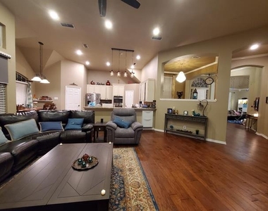 3300 Glenmoor Drive - Photo Thumbnail 4
