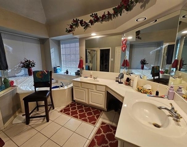3300 Glenmoor Drive - Photo Thumbnail 18