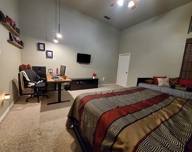 3300 Glenmoor Drive - Photo Thumbnail 6