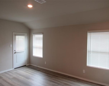 1612 Tin Roof Road - Photo Thumbnail 8