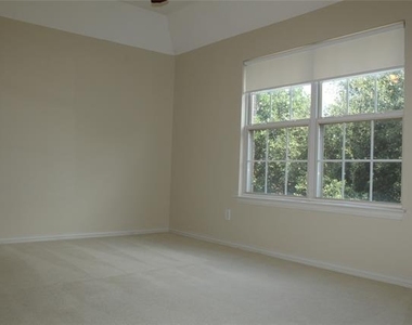 11000 Breezewood Drive - Photo Thumbnail 17