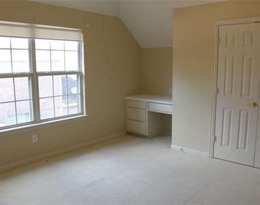 11000 Breezewood Drive - Photo Thumbnail 20