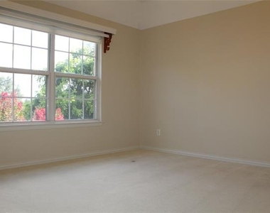 11000 Breezewood Drive - Photo Thumbnail 16