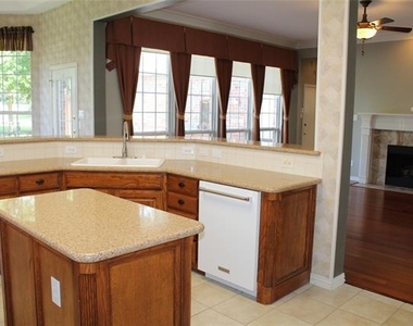 11000 Breezewood Drive - Photo Thumbnail 8