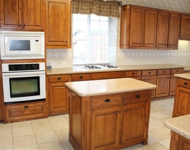 11000 Breezewood Drive - Photo Thumbnail 10
