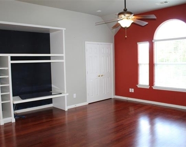 11000 Breezewood Drive - Photo Thumbnail 15