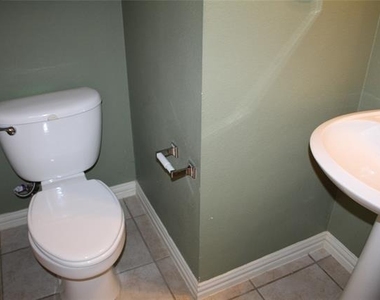 11000 Breezewood Drive - Photo Thumbnail 23