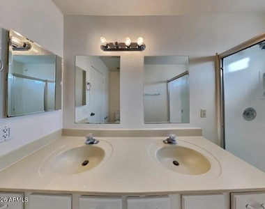 2031 N 83rd Drive - Photo Thumbnail 14