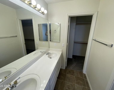 4725 E Goldfinch Gate Lane - Photo Thumbnail 10