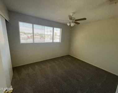 4725 E Goldfinch Gate Lane - Photo Thumbnail 7