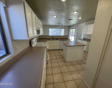 4725 E Goldfinch Gate Lane - Photo Thumbnail 3