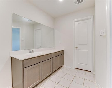 517 Milo Way - Photo Thumbnail 32