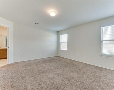 517 Milo Way - Photo Thumbnail 9