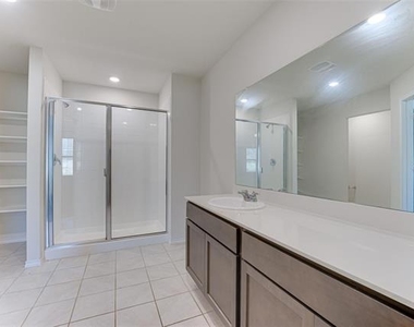 517 Milo Way - Photo Thumbnail 6