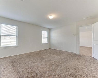 517 Milo Way - Photo Thumbnail 7