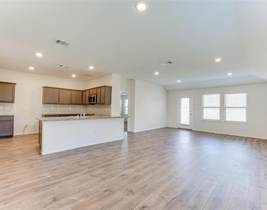 517 Milo Way - Photo Thumbnail 28