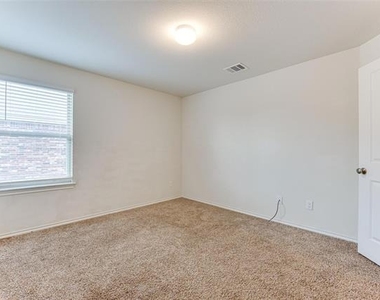 517 Milo Way - Photo Thumbnail 14
