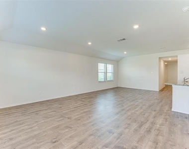 517 Milo Way - Photo Thumbnail 26